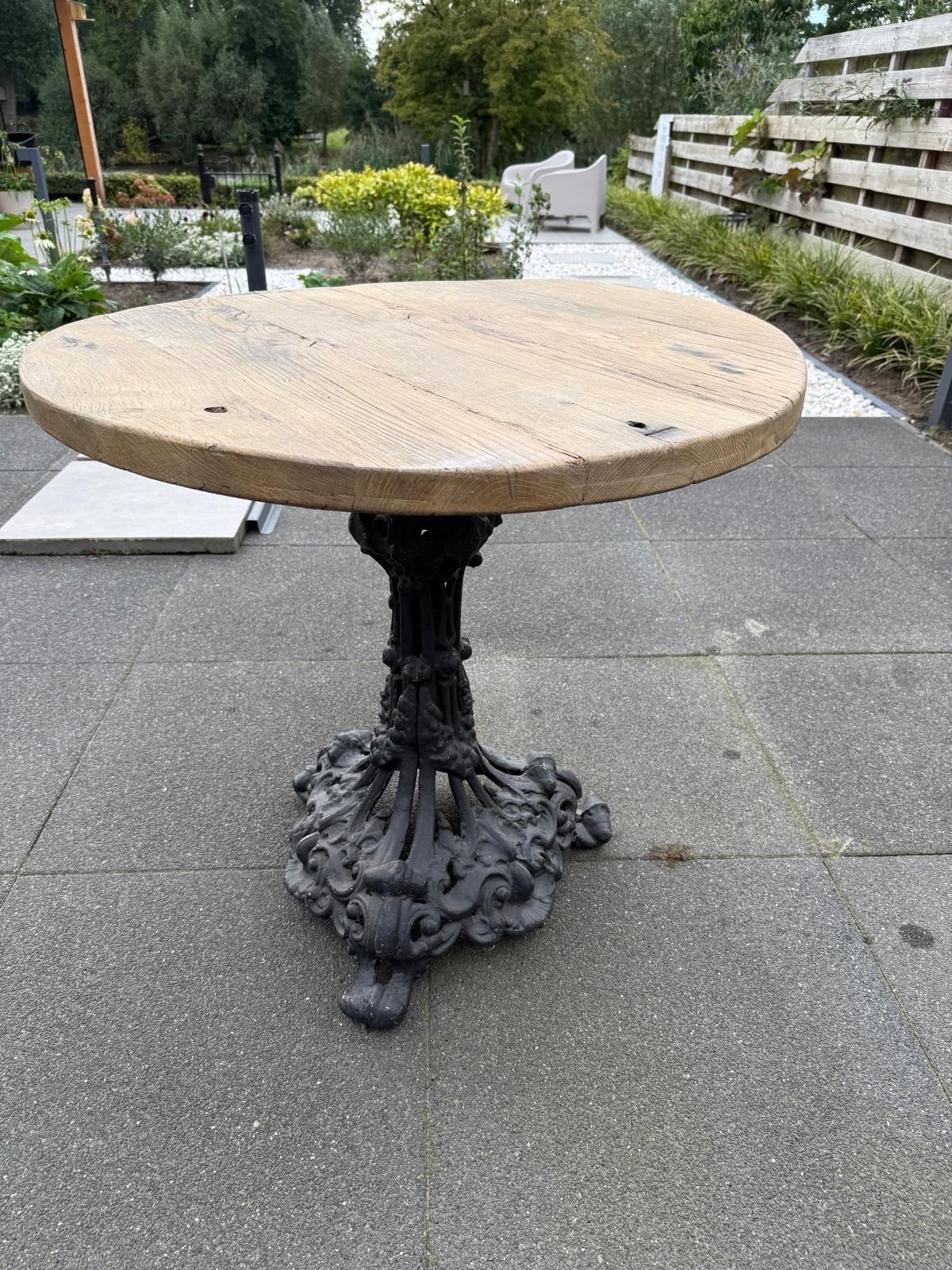 Tafel - eikenhouten wagondelen met gietijzeren poot, Ophalen