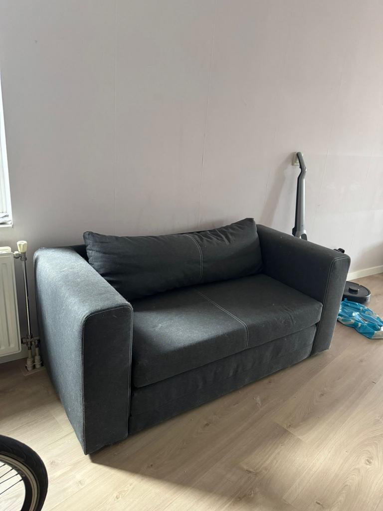 Donkergrijze ikea slaapbank, ophalen asap, Huis en Inrichting, Banken | Sofa's en Chaises Longues, Ophalen, Tweepersoons, Zo goed als nieuw