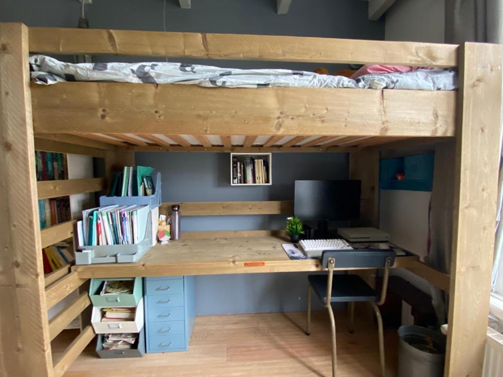 Hoogslaper met bureau steigerhout van “van london”, Eenpersoons, Ophalen of Verzenden, Zo goed als nieuw, 90 cm