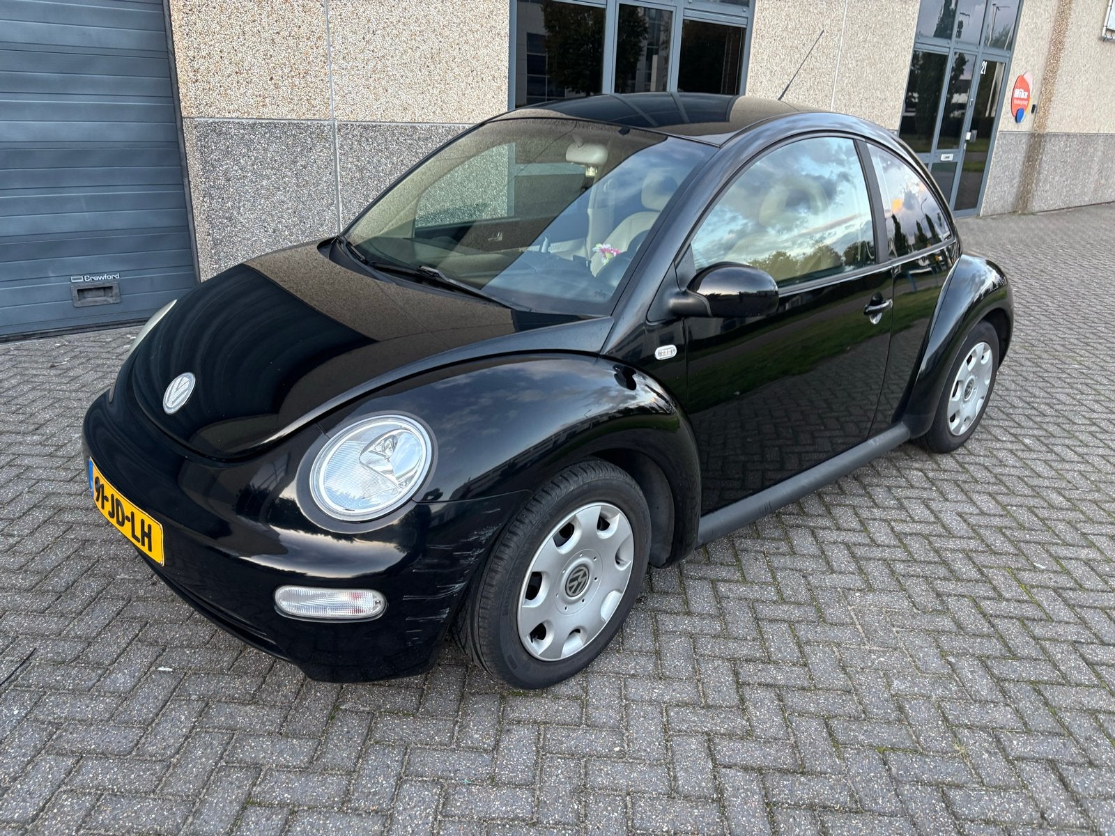 Volkswagen new Beetle 2.0 85KW automaat 2002 Zwart, 4 cilinders, 1984 cc, 4 stoelen, Zwart