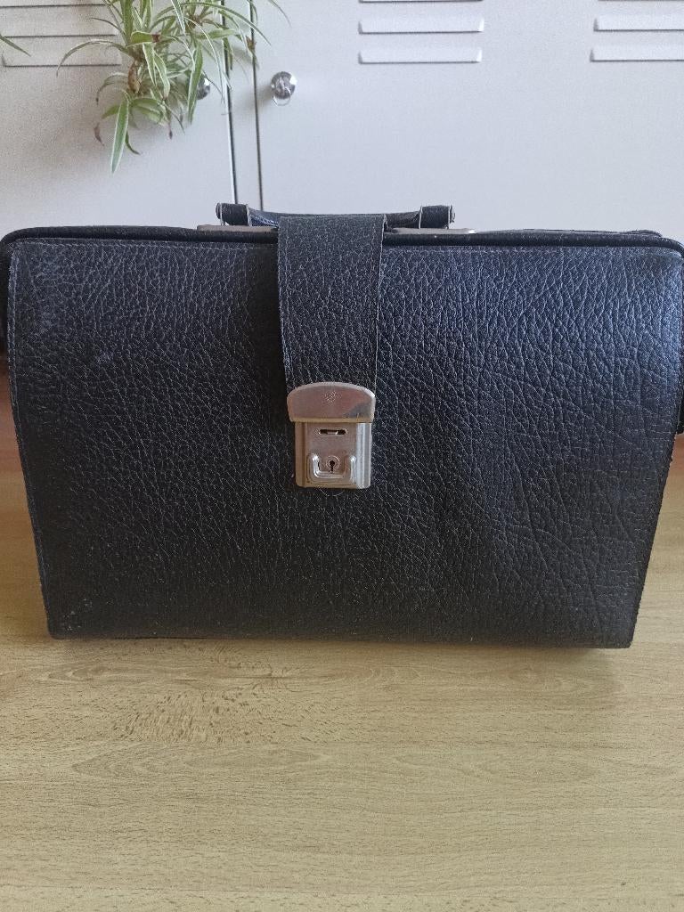 Oude leren schoolmeesterstas, Ophalen, 40 tot 60 cm, 30 cm of meer, Gebruikt