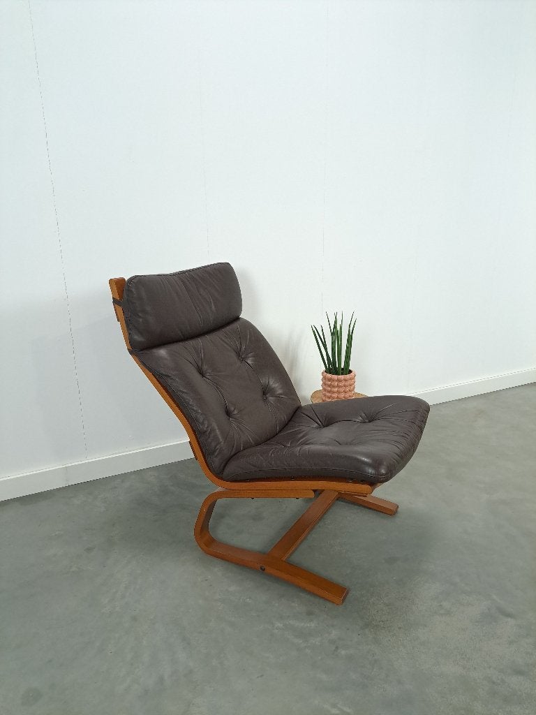 Bruin leren fauteuil met houten onderstel, Gebruikt, 50 tot 75 cm, Hout, 75 tot 100 cm