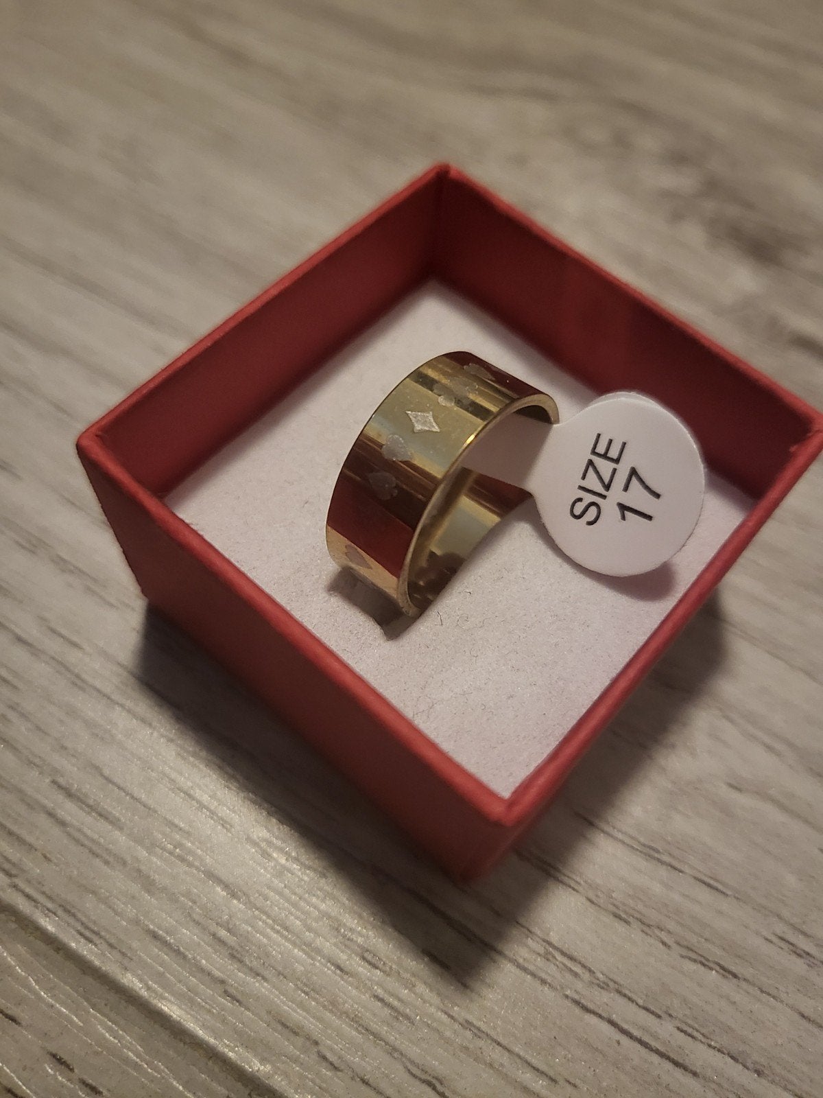 Nieuwe gouden ring met hartjes en ruitjes, maat 17, Nieuw, Ophalen of Verzenden, 17 tot 18, Dame of Heer