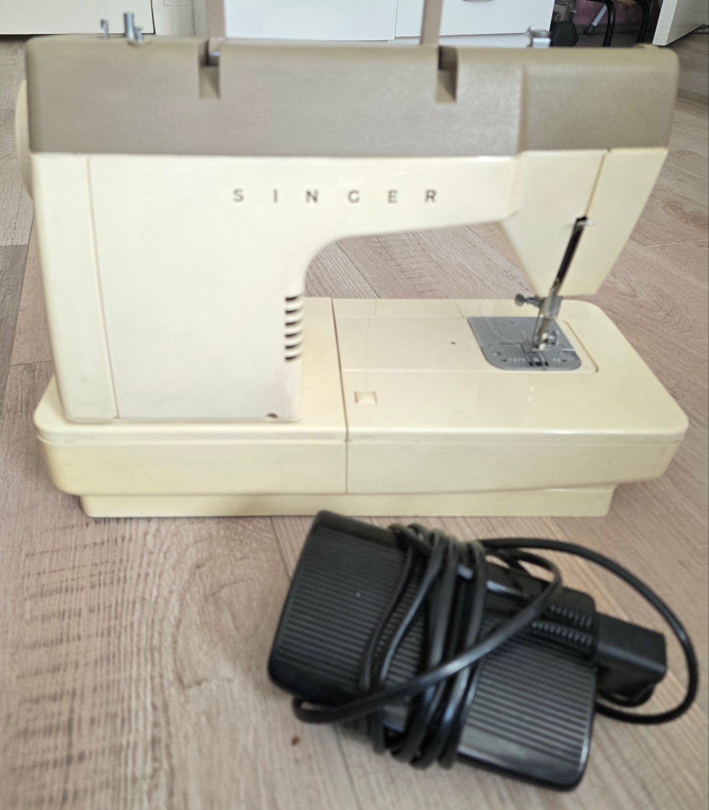 Singer Naaimachine met Voetpedaal en Koffer, Ophalen, Gebruikt, Naaimachine, Singer