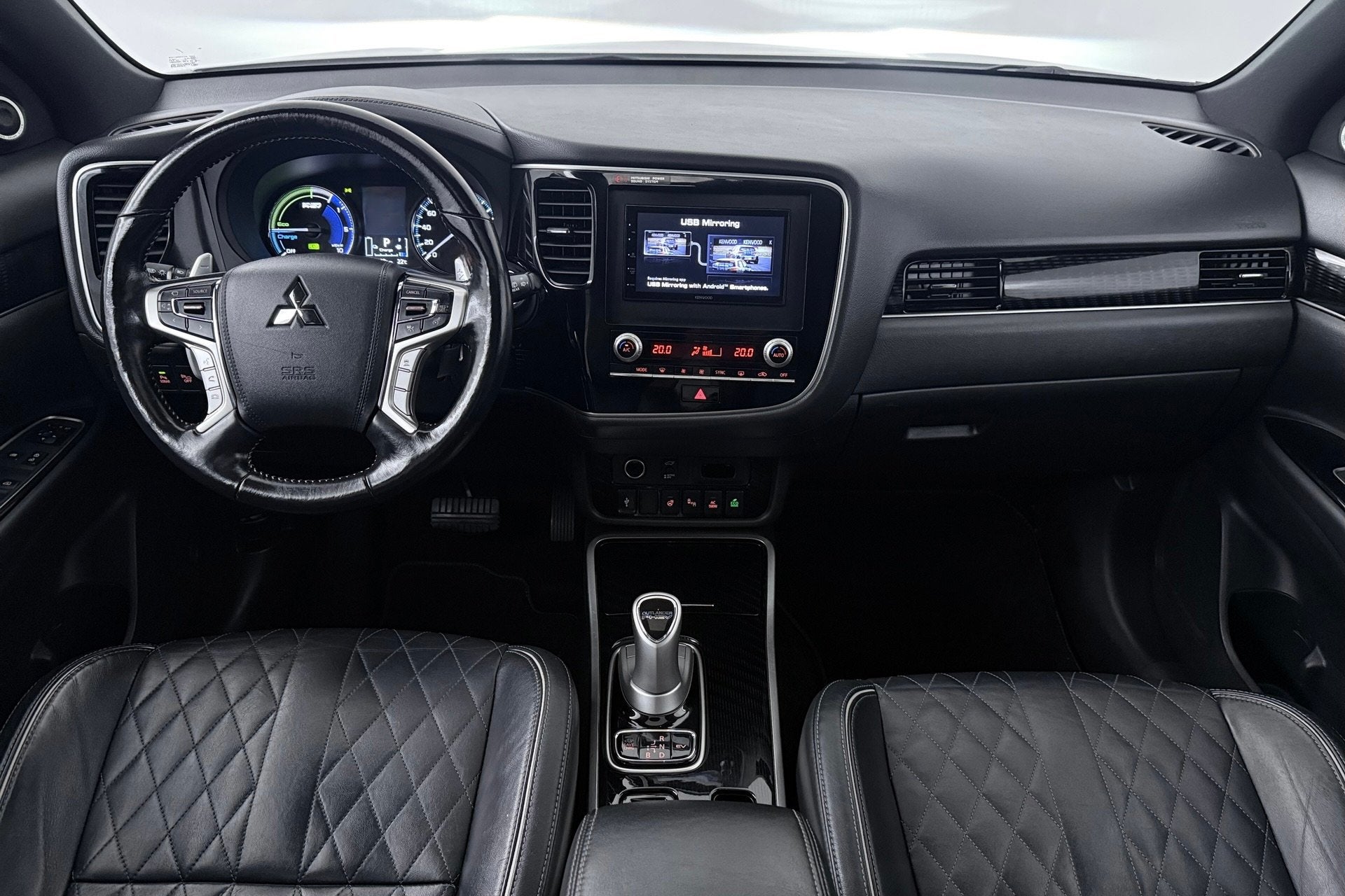 Mitsubishi Outlander 2.4 PHEV Instyle (PANORAMADAK, STUUR-/S, Automaat, Euro 6, 4 cilinders, 1865 kg