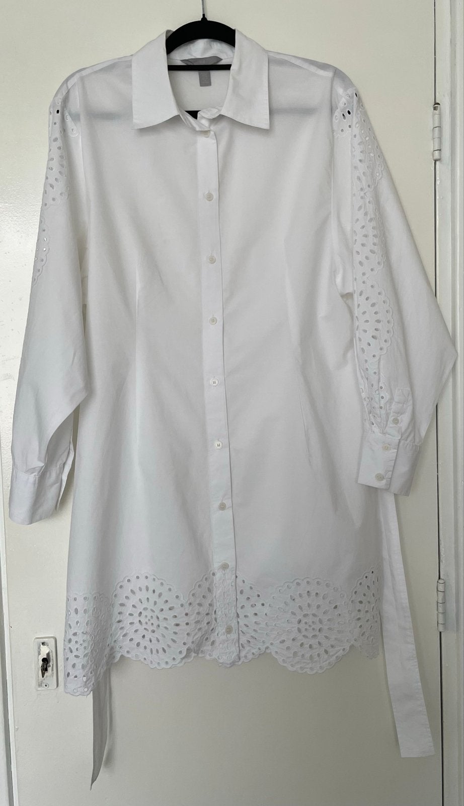 H&M Witte Blouse met Broderie en Ceintuur Maat M, Ophalen of Verzenden, Zo goed als nieuw, Maat 38/40 (M), Wit