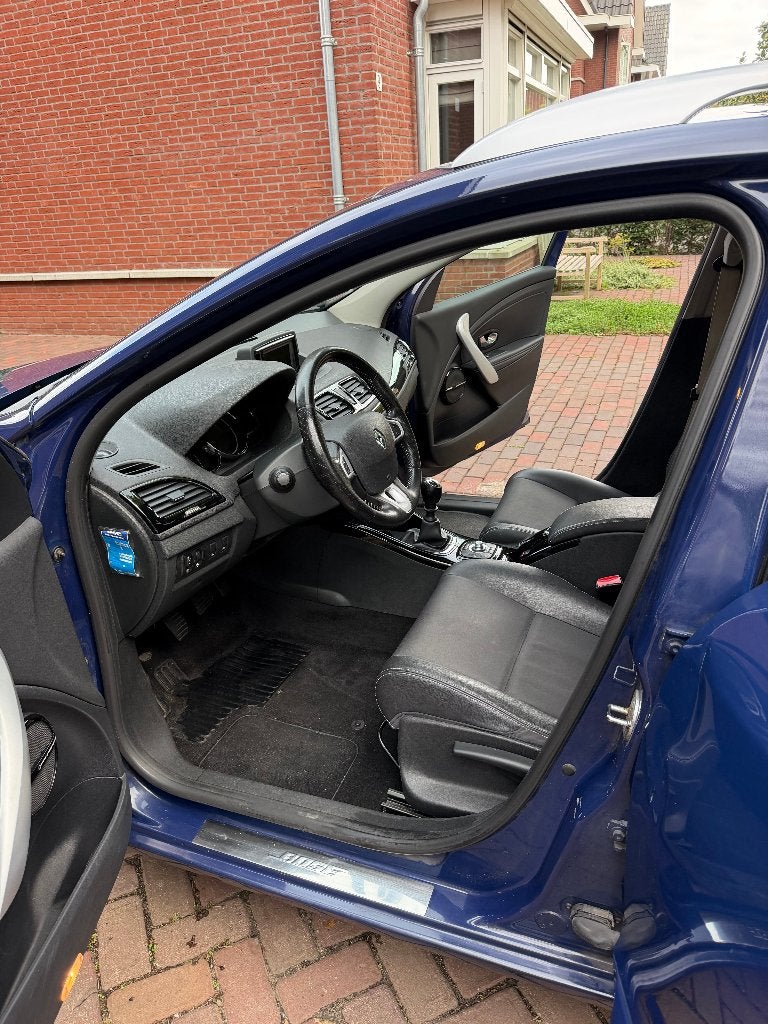 Foto 11 van Renault Mégane 1.5 DCI 81KW Estate 2012 met winterbanden