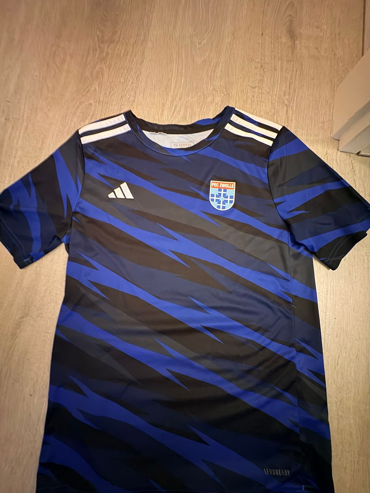 Adidas pec zwolle voetbalshirt maat 164 (13-14 jaar), Kinderen en Baby's, Kinderkleding | Maat 164, Ophalen of Verzenden, Zo goed als nieuw
