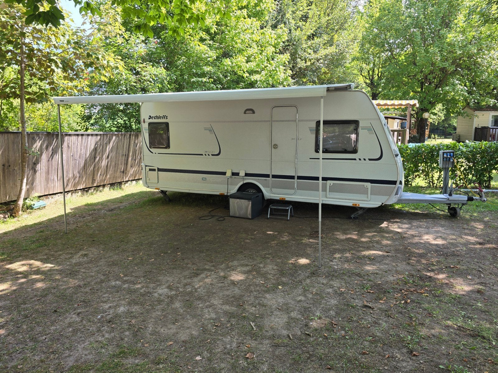 Dethleffs Camper | Airco | Mover | Vaste luifel compleet, Rondzit, Particulier, Vast bed, Schokbreker