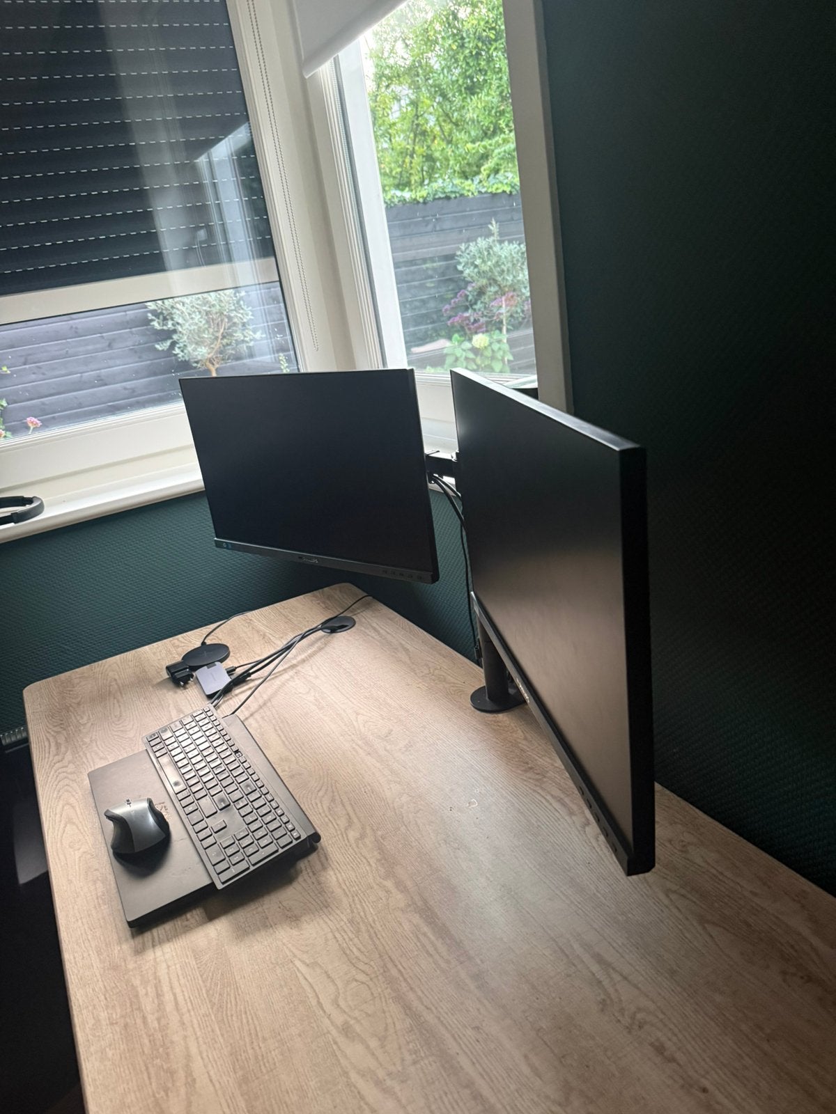 2x Philips 245B1 - 24 QHD IPS Monitor - hoogte verstelbaar, Ophalen, HDMI, In hoogte verstelbaar, Zo goed als nieuw