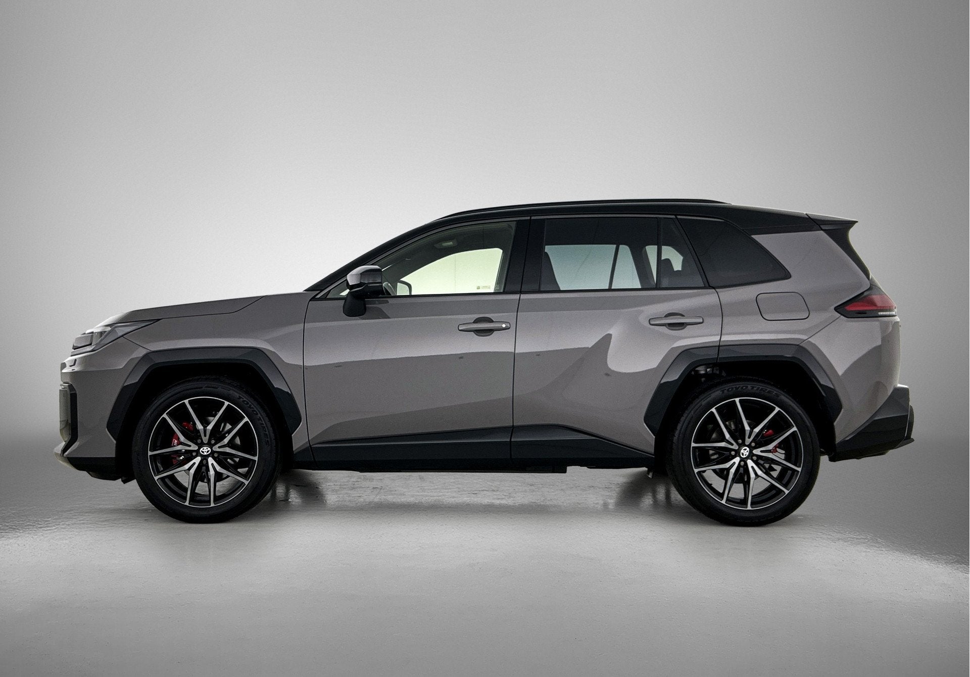 Toyota RAV4 2.5 Hybrid AWD 200 GR Sport Limited Nieuw model, Automaat, 12 maanden, Gebruikt, Zwart