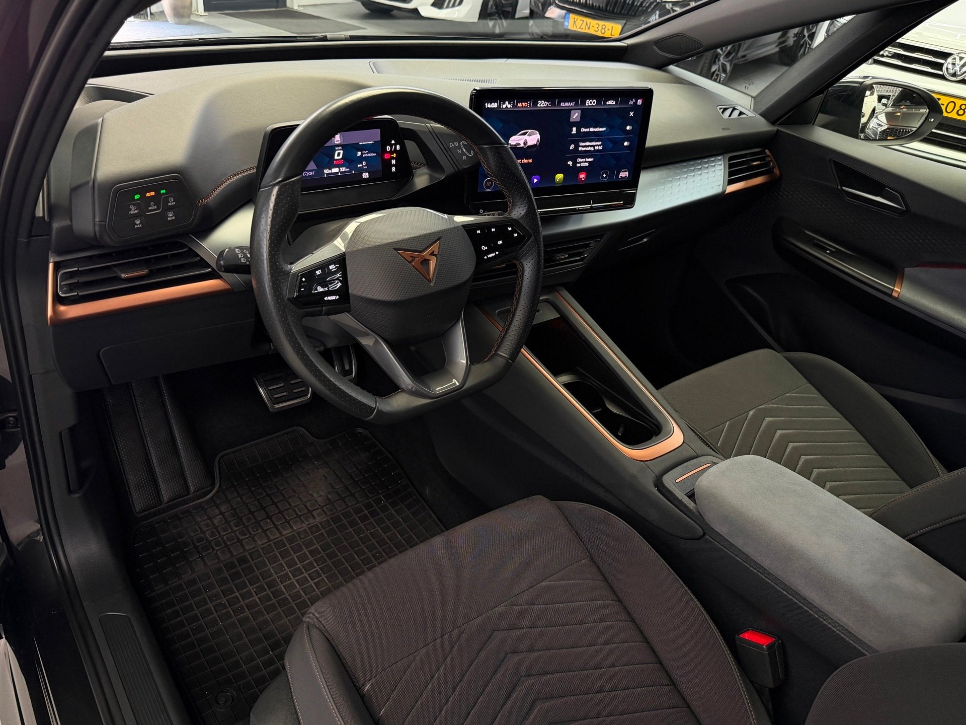 CUPRA Born Essential 62 kWh CarPlay 204 pk, Auto's, Automaat, Gebruikt, Zwart, Met garantie (alle)