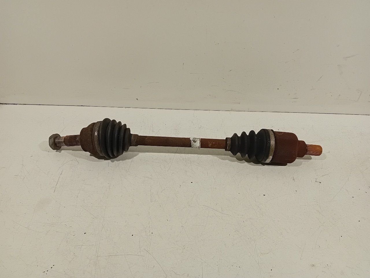 Aandrijfas links voor Peugeot 207, Auto-onderdelen, Onderdelen@venauto.nl, Van der Ven Autorecycling B.V., Gebruikt, Ettenseweg 76, 4706 PB Roosendaal, The Netherlands