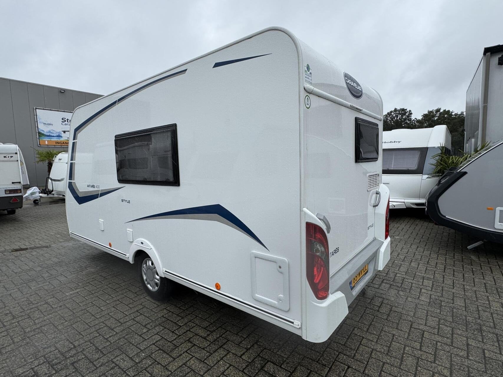 Foto 19 van CARAVELAIR ANTARES STYLE 400, DWARSBED, TREINZIT, VOORTENT,