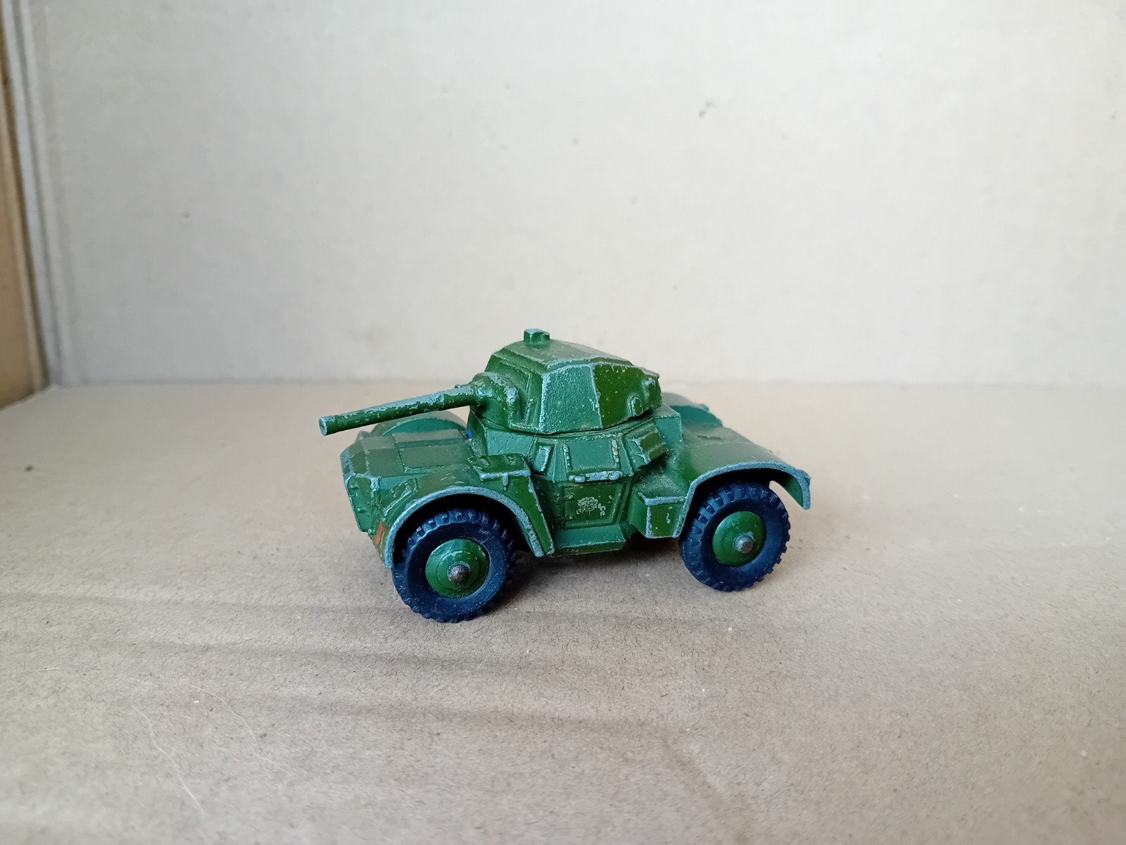 Dinky Toys Armoured car, Hobby en Vrije tijd, Ophalen of Verzenden, Gebruikt, Auto