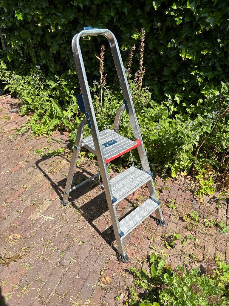 Altrex trap (laag), Doe-het-zelf en Verbouw, Ladders en Trappen, Ophalen, Gebruikt, Minder dan 2 meter