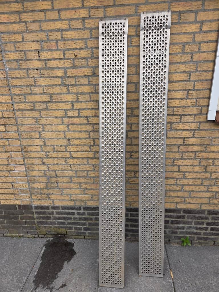 2x Aluminium rijplaten / oprijplaten - geperforeerd, Ophalen of Verzenden