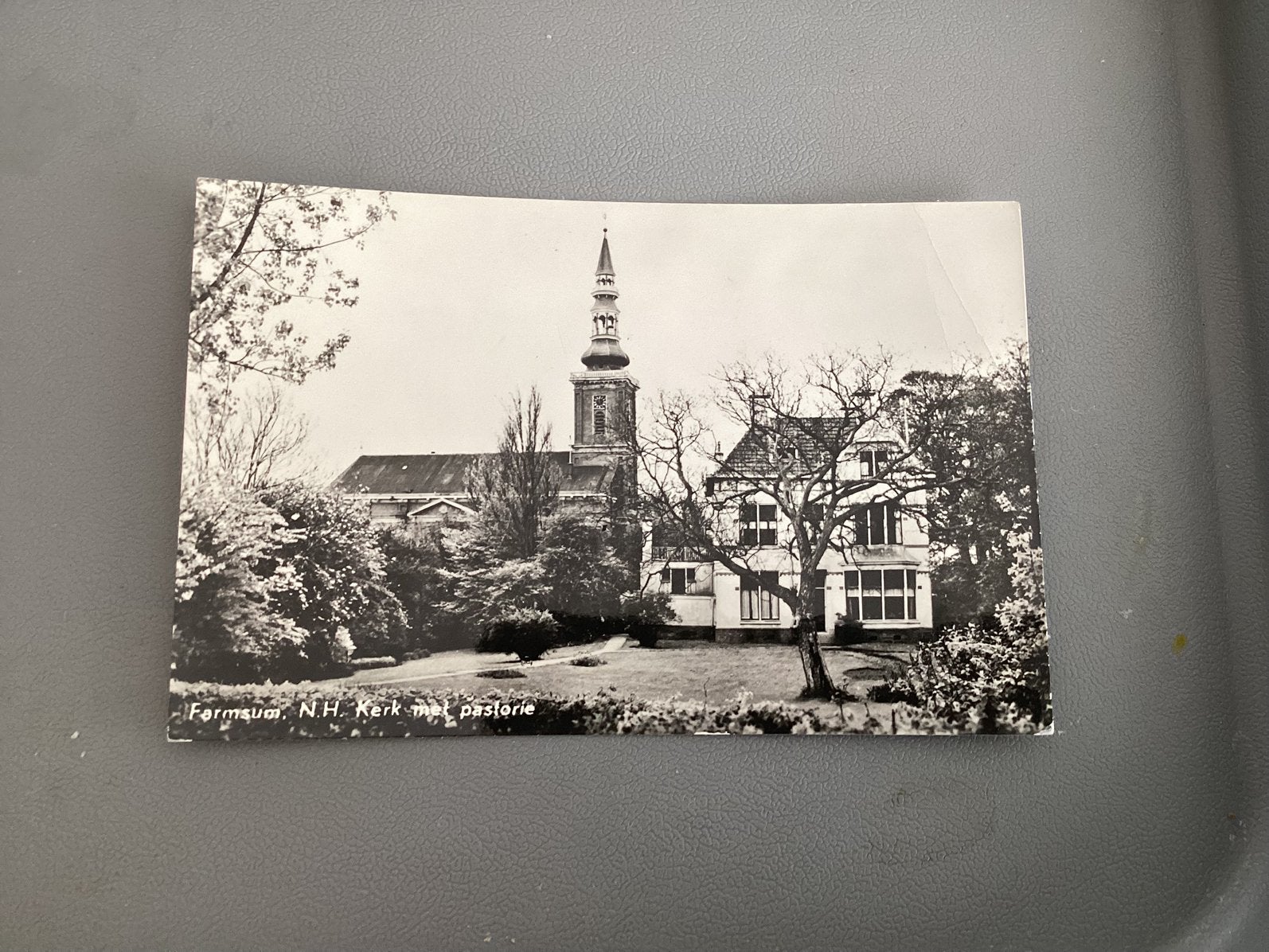 Farmsum.(Gr.) N.H. Kerk met pastorie. 1976., Ophalen of Verzenden, 1960 tot 1980, Groningen