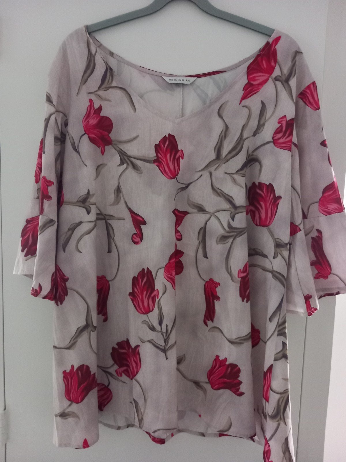 Nieuw! Beige + dieproze bloemen tuniek,  mt 50/52, 3/4 mouw, Kleding | Dames, Grote Maten, Ophalen of Verzenden, Nieuw, Meerkleurig