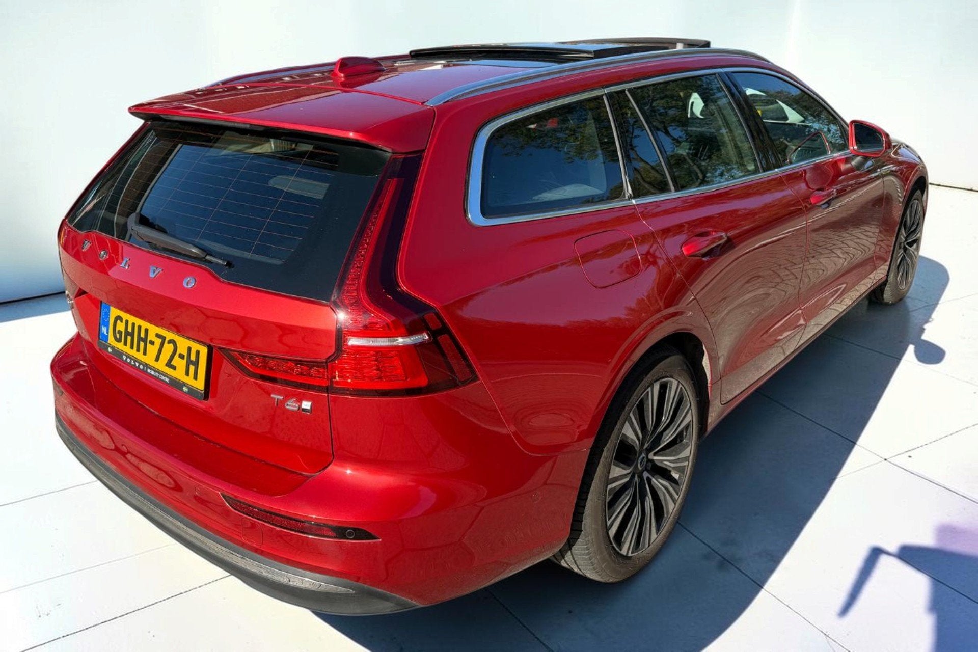 Volvo V60 2.0 T6 AWD Plug-in hybrid 293kW/399pk Aut8 Ultra B, Automaat, Dealer onderhouden, Gebruikt, Geïmporteerd