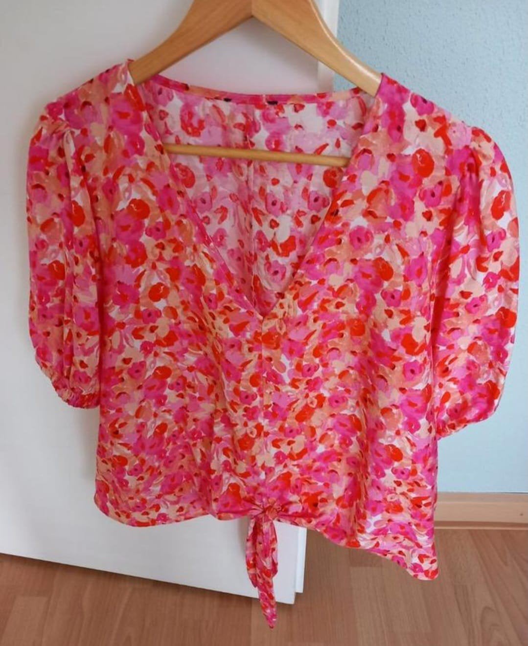 nieuwe damestop/blouse, Kleding | Dames, Tops, Ophalen of Verzenden, Nieuw, Maat 42/44 (L), Korte mouw