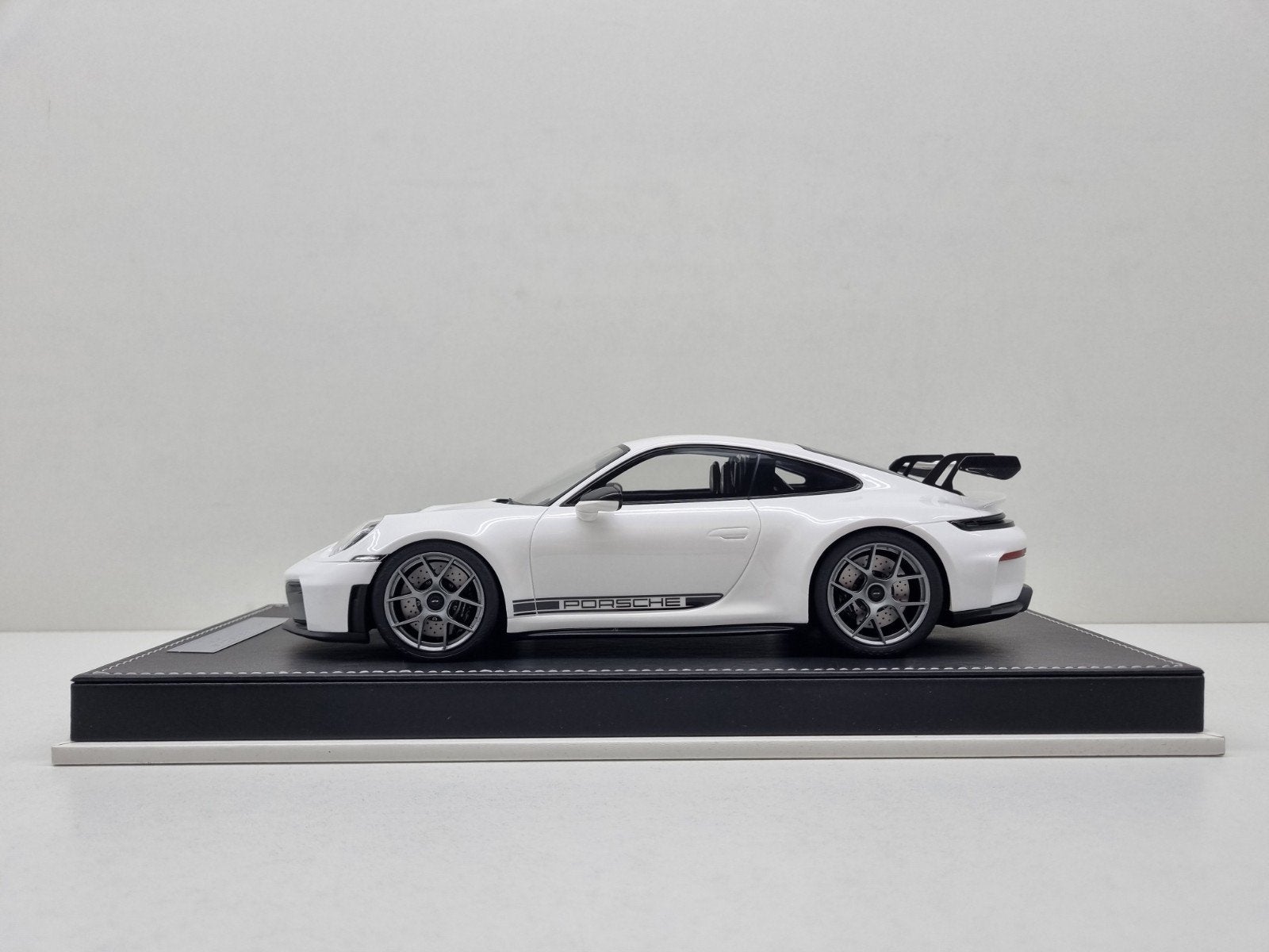 Ivy Merit
Porsche 911 (992) GT3 1/20 1:18 Nieuw, Hobby en Vrije tijd, Modelauto's | 1:18, Nieuw, Auto, Ophalen of Verzenden