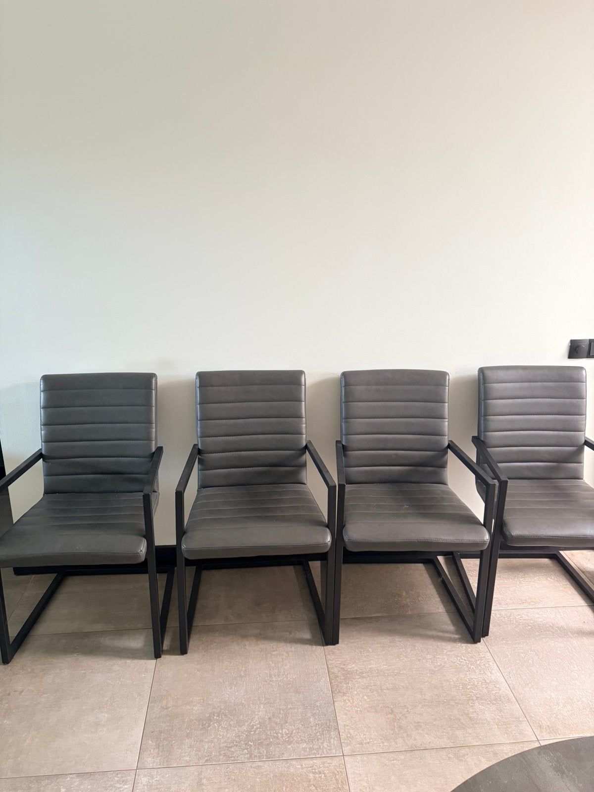 4 eetkamer stoelen, Huis en Inrichting, Stoelen, Ophalen, Zo goed als nieuw, Grijs, Vier