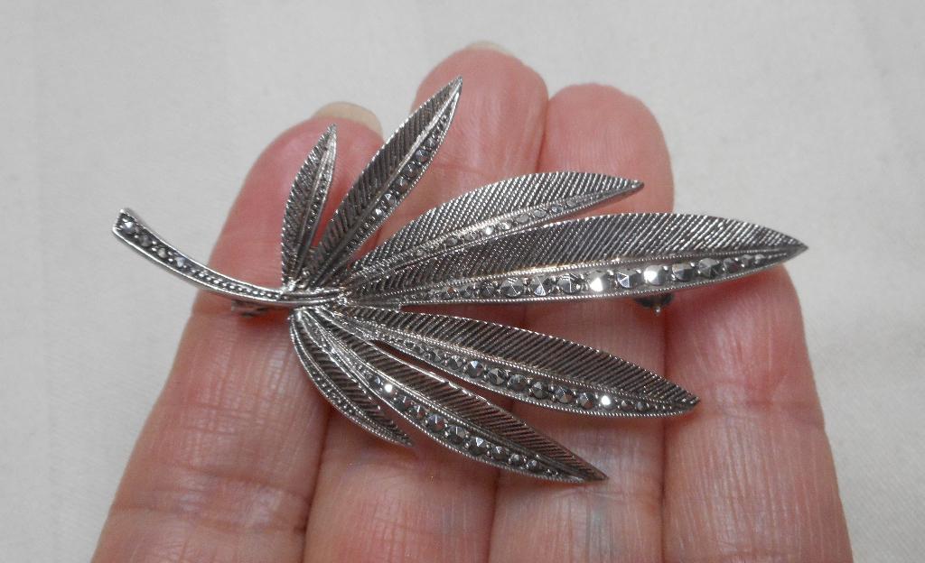 Zilveren royale vintage broche blad met markasiet nr.1678