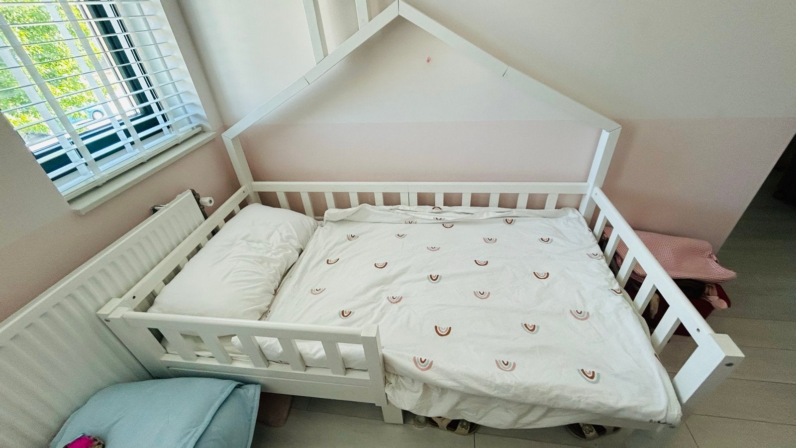 Kinderbed huisbed 80x160 cm wit met lattenbodem, Ophalen, Gebruikt, 90 cm, Eenpersoons