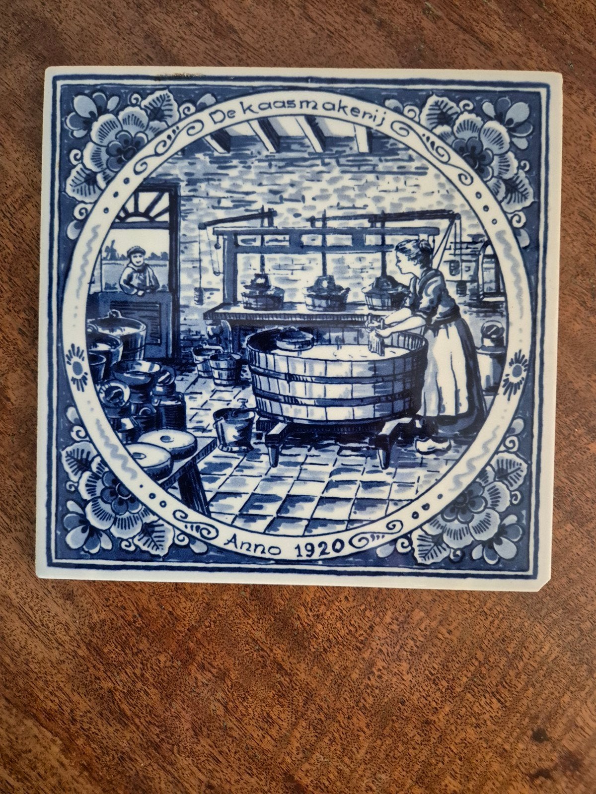 Delfts Blauw Tegeltje 'De Kaasmakerij Anno 1920', Ophalen of Verzenden