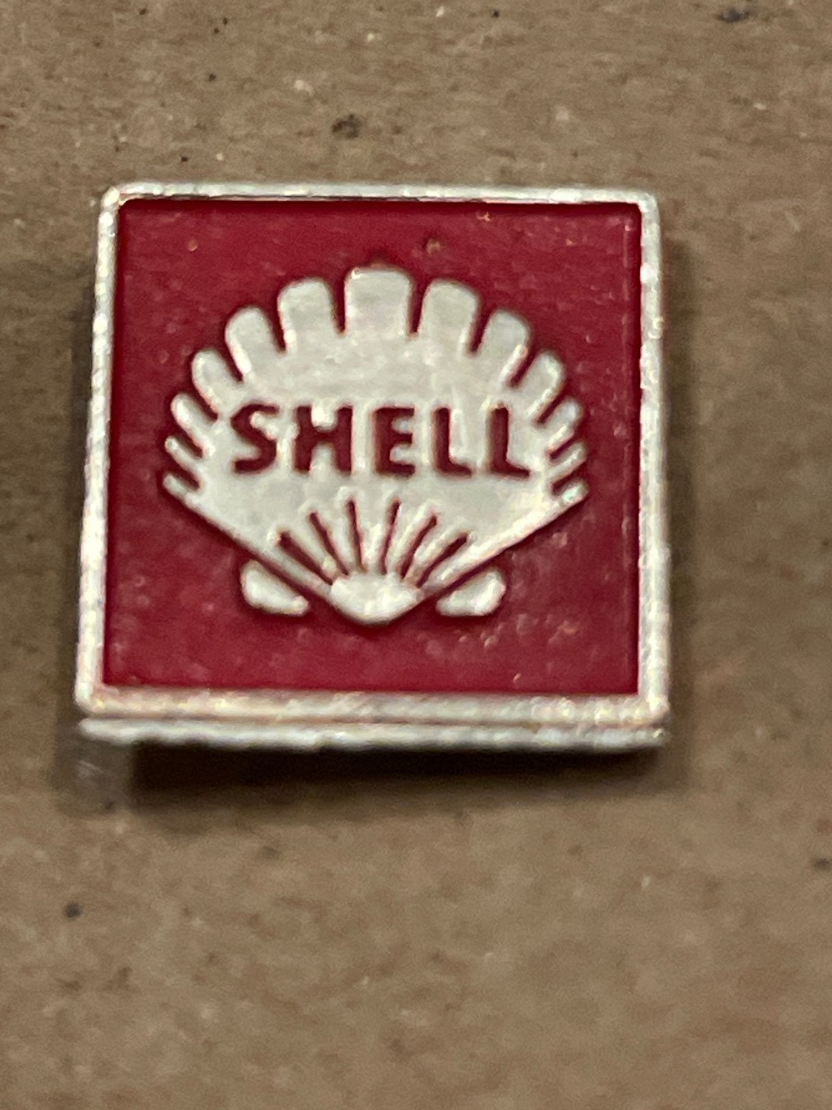 Vintage Shell logo speldje - Rood vierkant, Ophalen of Verzenden, Gebruikt, Gebruiksvoorwerp