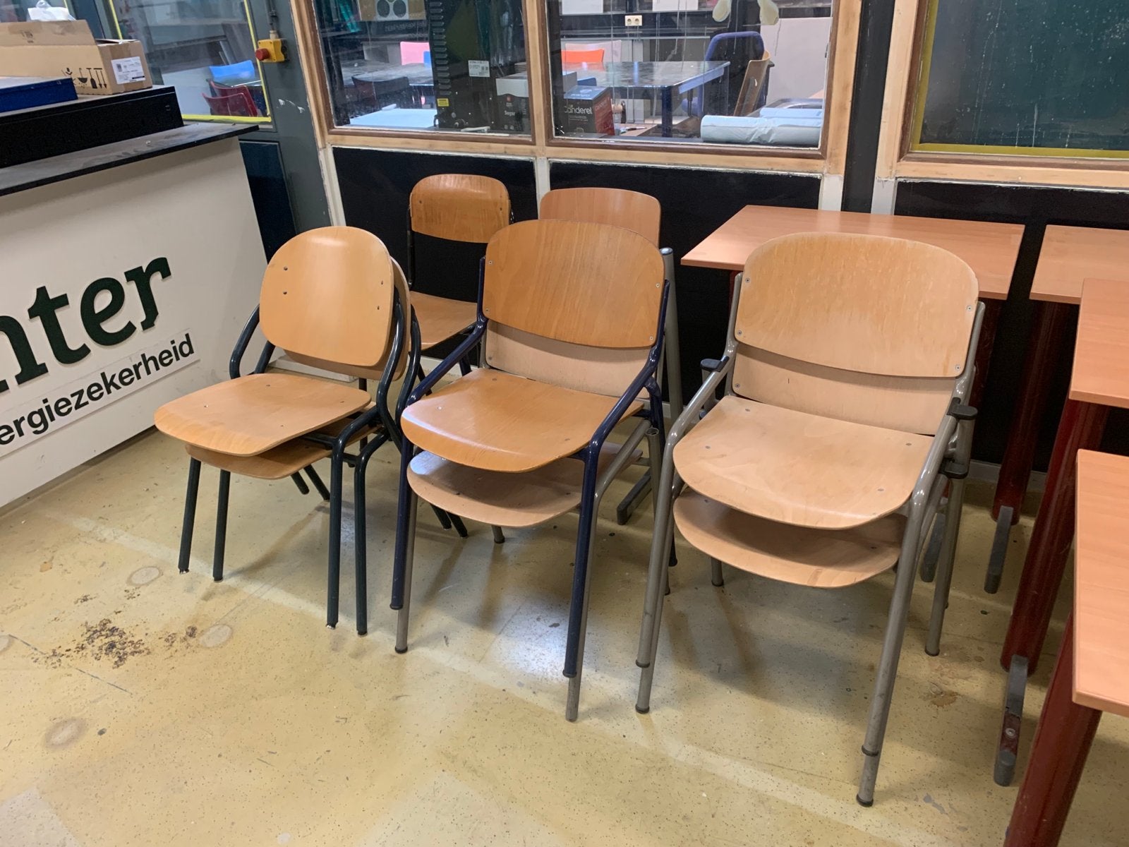 Partii van 8 schoolstoelen en 7 schooltafels hout / metaal, Ophalen, Gebruikt, Overige kleuren, Harriekoopmans1968@gmail.com