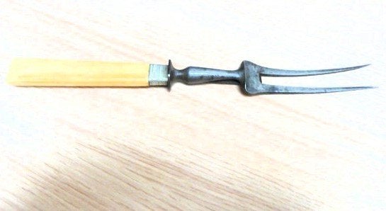 Antieke vleesvork met benen handvat, Antiek en Kunst, Antiek | Bestek, Ophalen of Verzenden