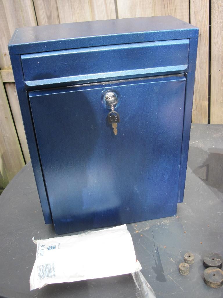 Brievenbus - B100 -  Blauw + Krantenrolhouder, Tuin en Terras, Brievenbussen, Ophalen, Gebruikt, Brievenbusklep