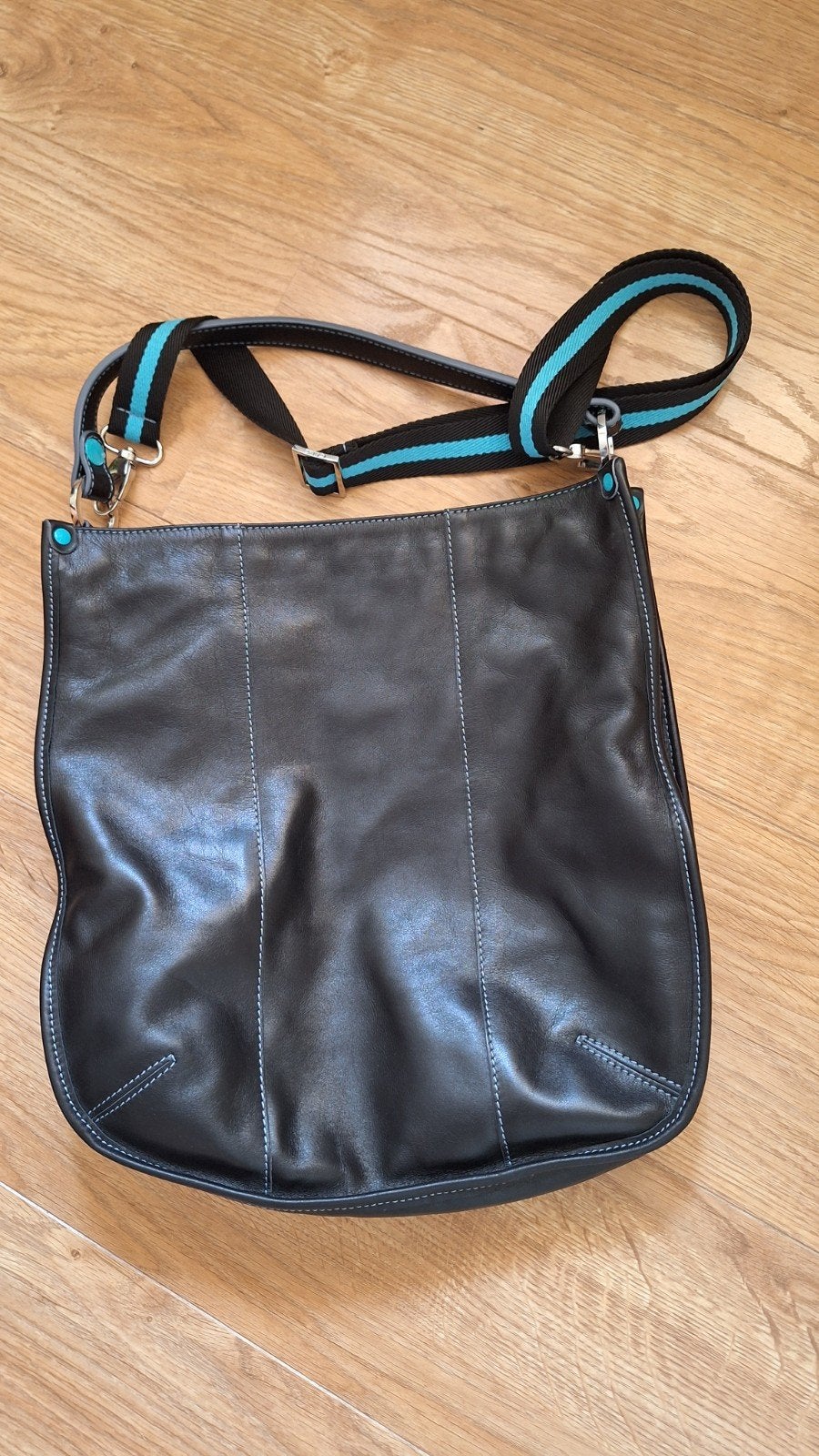 GABS Zwarte Leren Schoudertas met Turquoise Details, Sieraden, Tassen en Uiterlijk, Tassen | Damestassen, Ophalen of Verzenden