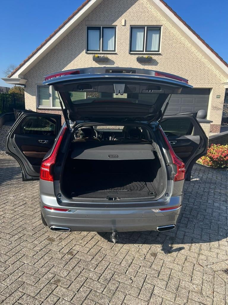 Volvo XC60 T5 250pk Geartronic AWD 2018 Grijs, Auto's, Automaat, 4 cilinders, 1969 cc, Bruin