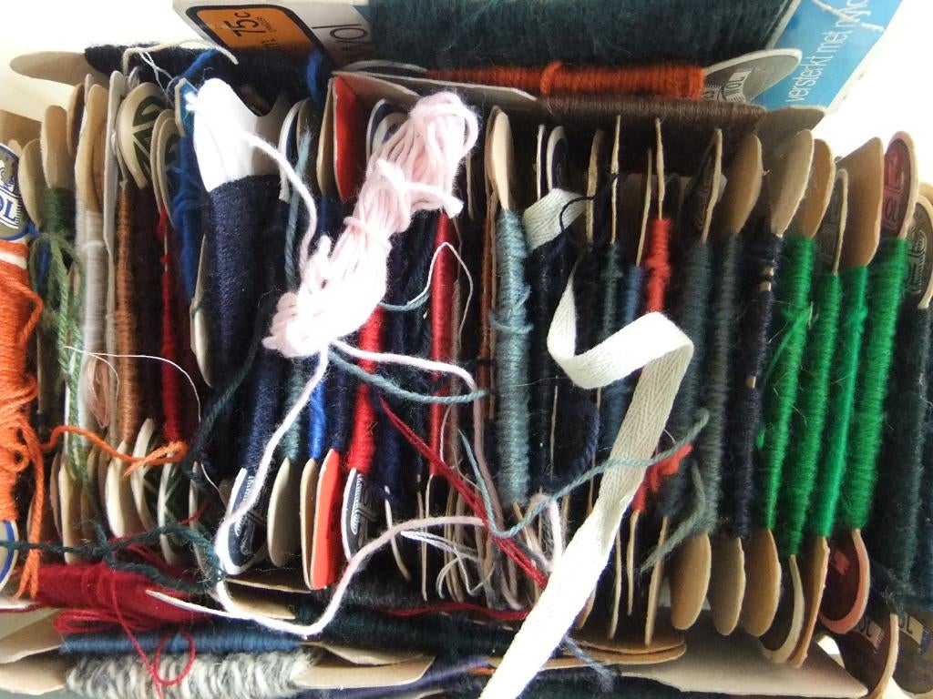 grote hoeveelheid kaartjes maaswol  verschillende kleuren, Verzenden, Nieuw, Garen of Naald(en)