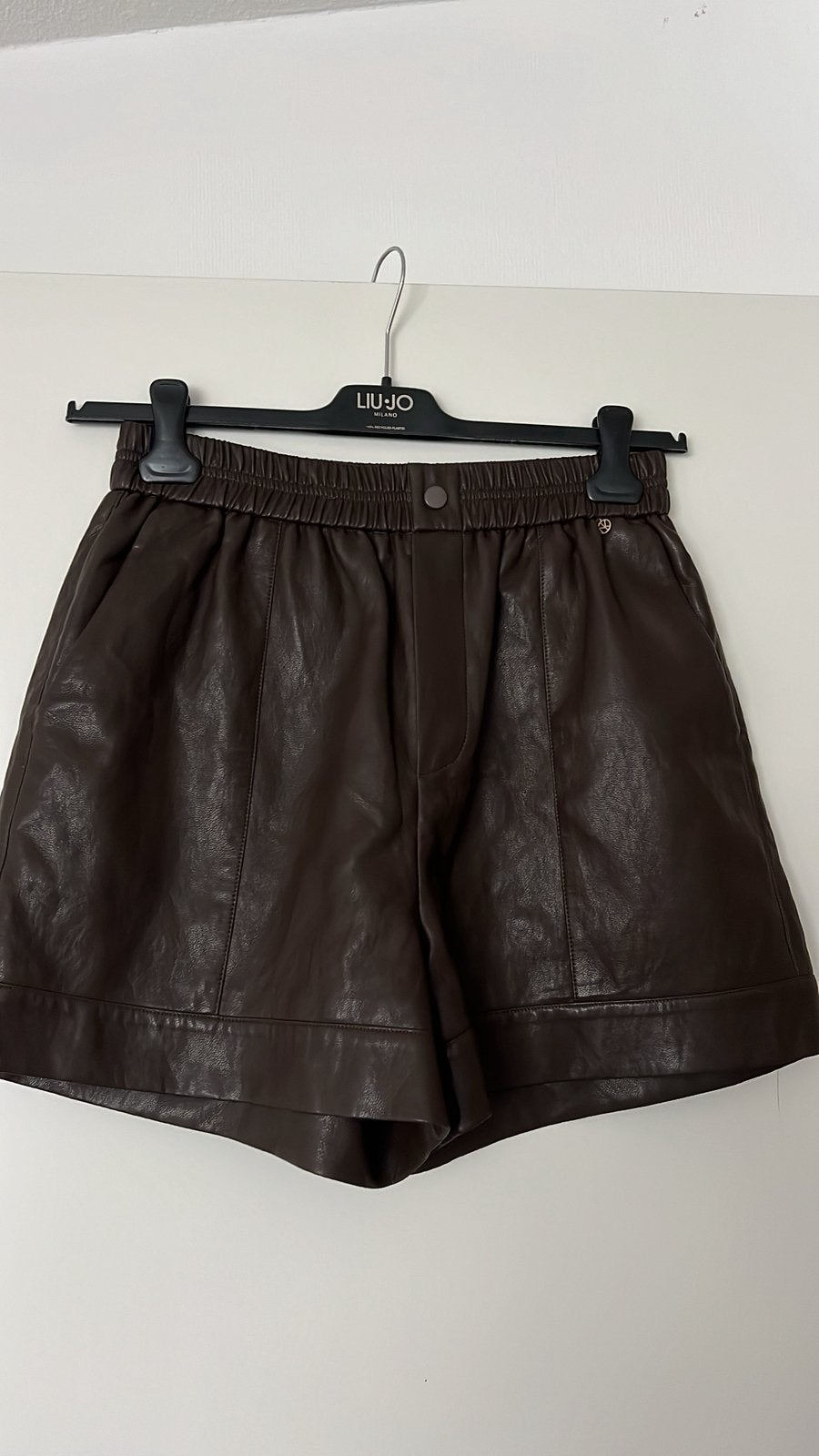 Short leather look brown M, Kleding | Dames, Maat 38/40 (M), Kort, Zwart, Ophalen of Verzenden