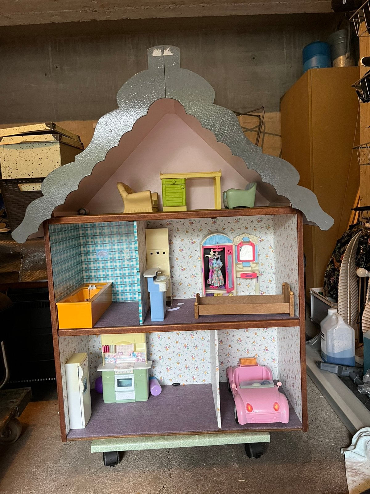 Poppenhuis + toebehoren, Ophalen, Gebruikt, Poppenhuis