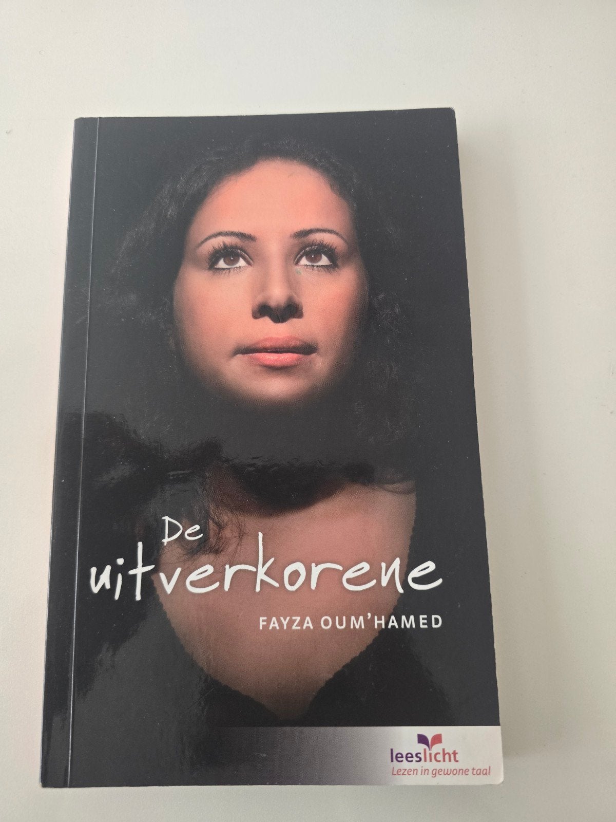 De uitverkorene - Fayza Oum'Hamed (Leeslicht), Boeken, Ophalen of Verzenden, Zo goed als nieuw, Fayza Oum'Hamed, Nederland