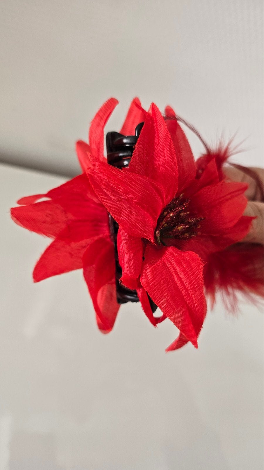 Rode bloem haarclip met veren, Ophalen of Verzenden, Nieuw