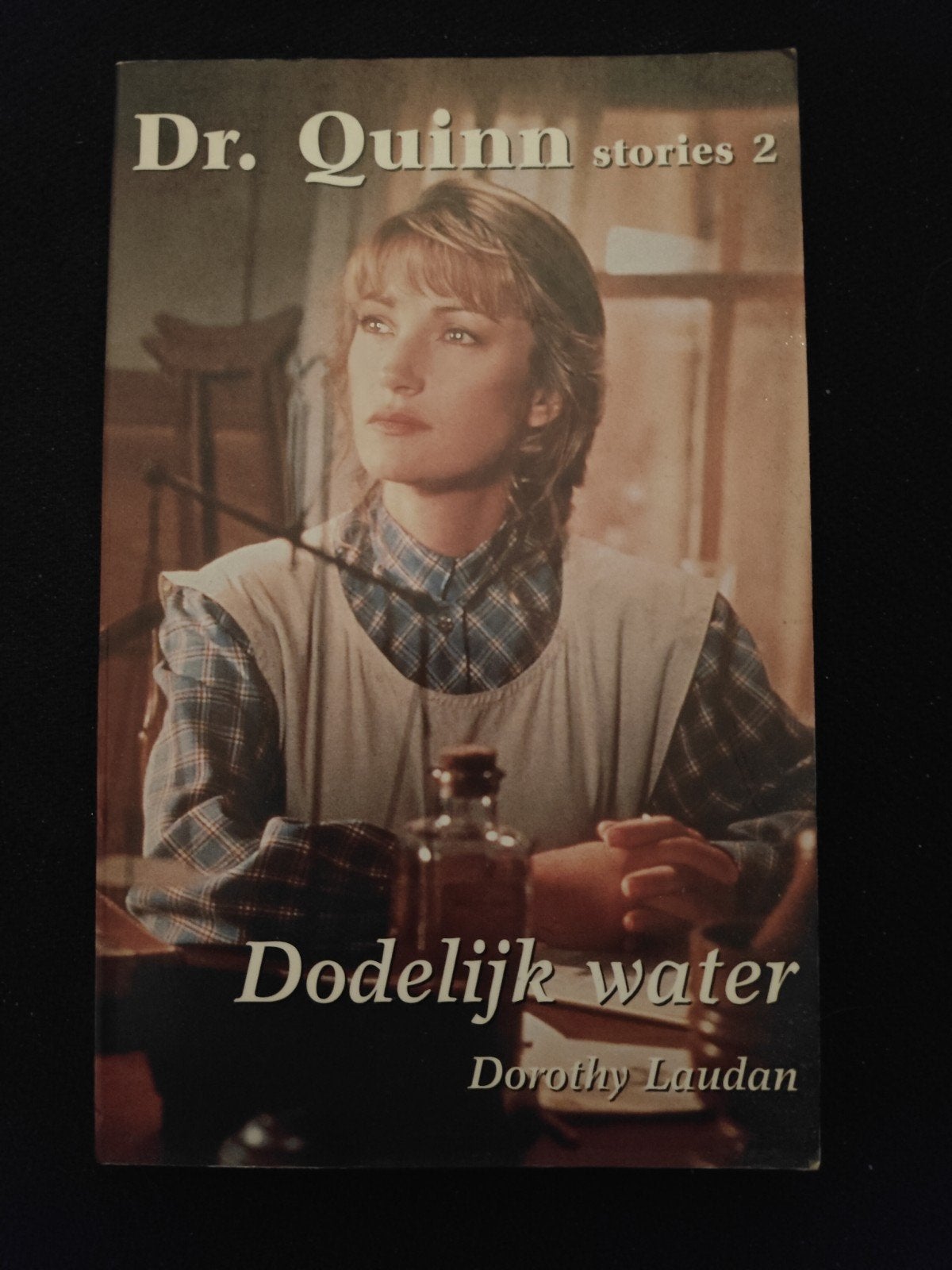 Dr. Quinn Stories 2: Dodelijk Water - Dorothy Laudan, Boeken, Gelezen, Dorothy Laudan, Ophalen of Verzenden, Nederland