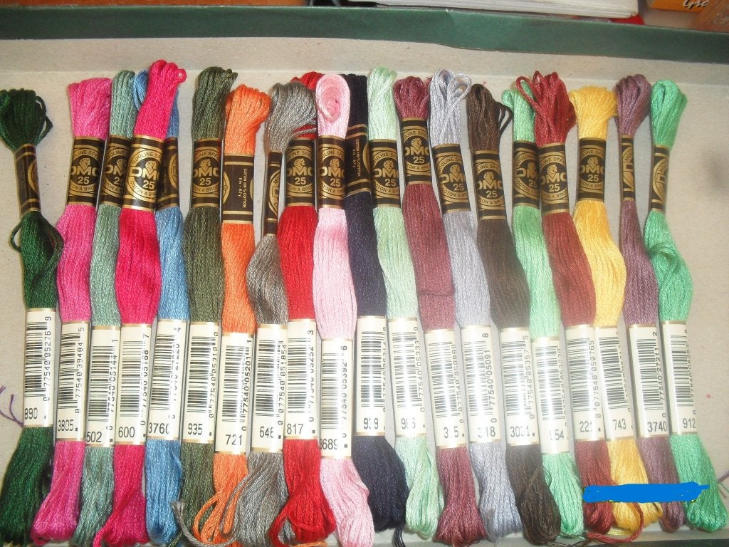 NIEUW 100 strengen DMC in 100 kleuren. En ook andere DMC, Ophalen of Verzenden, Nieuw, Handborduren, Borduurgaren of Zijde