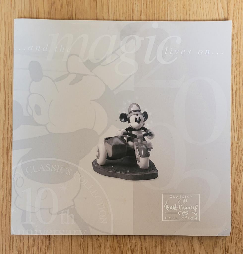 Disney WDCC magazine, and the magic lives o, Ophalen of Verzenden, 2000 tot heden, Gebruikt