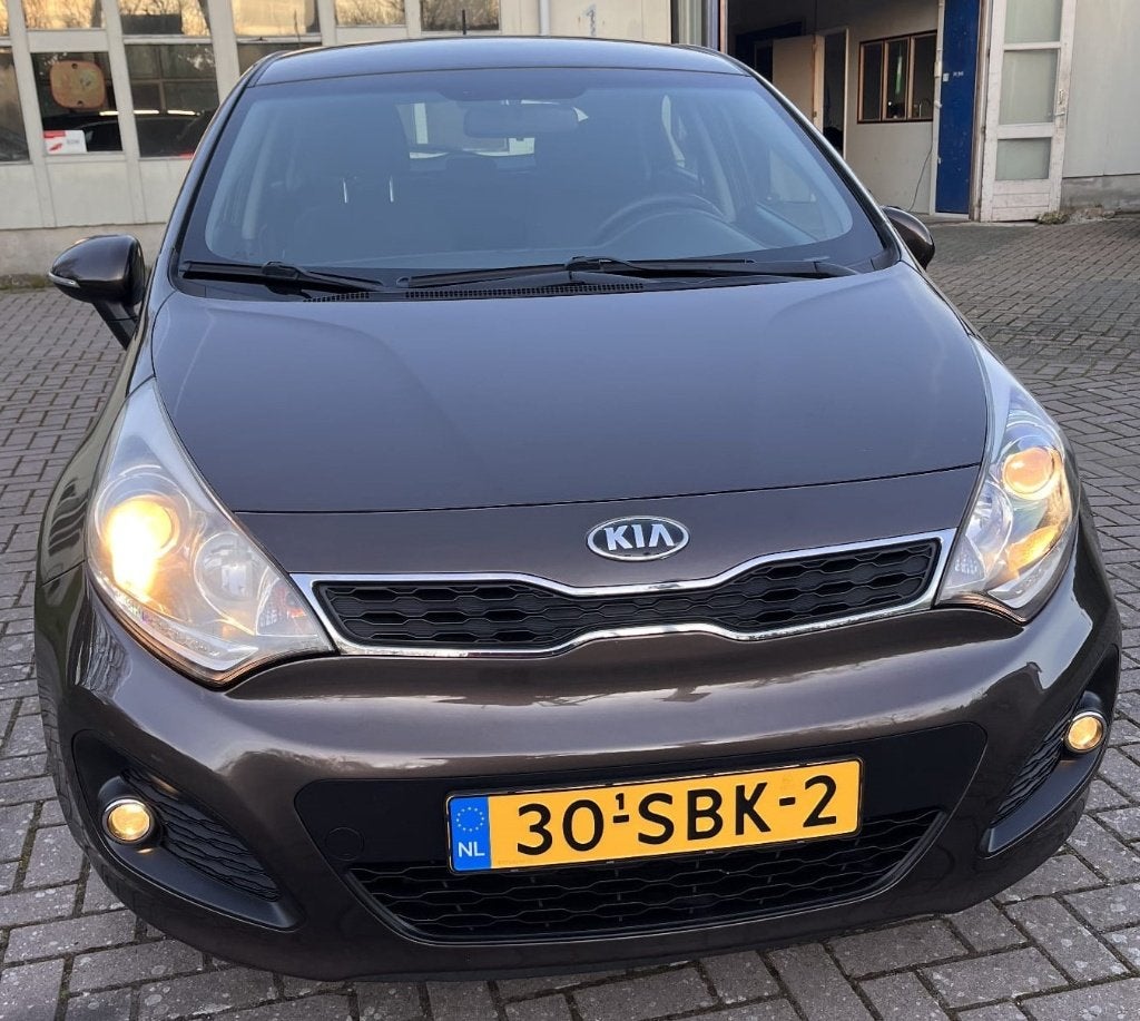 Kia Rio 1.2 I 5DRS  Bruin PDC keyless, Euro 5, 4 cilinders, Bruin, USB