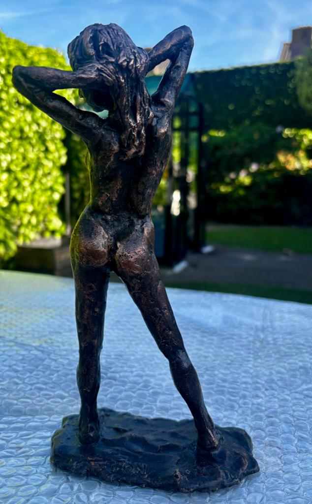 Naakte vrouw beeldje van brons., Handgemaakt, Ophalen of Verzenden, Brons, Beeld