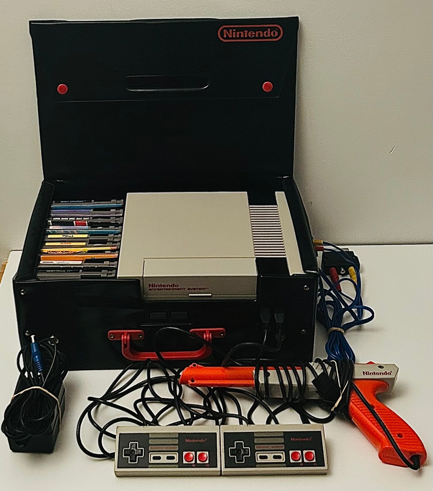 Nintendo NES set, Ophalen of Verzenden, Gebruikt, Met 2 controllers, Met zapper/pistool