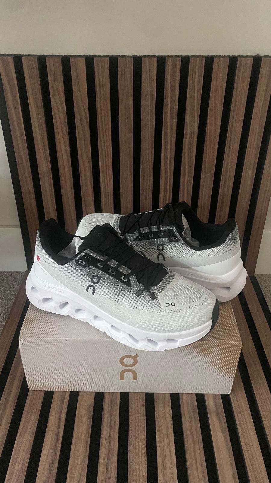 On Cloud 2 sneakers - Nieuw in doos maat 43, Ophalen of Verzenden, Nieuw, Wit, Sneakers of Gympen