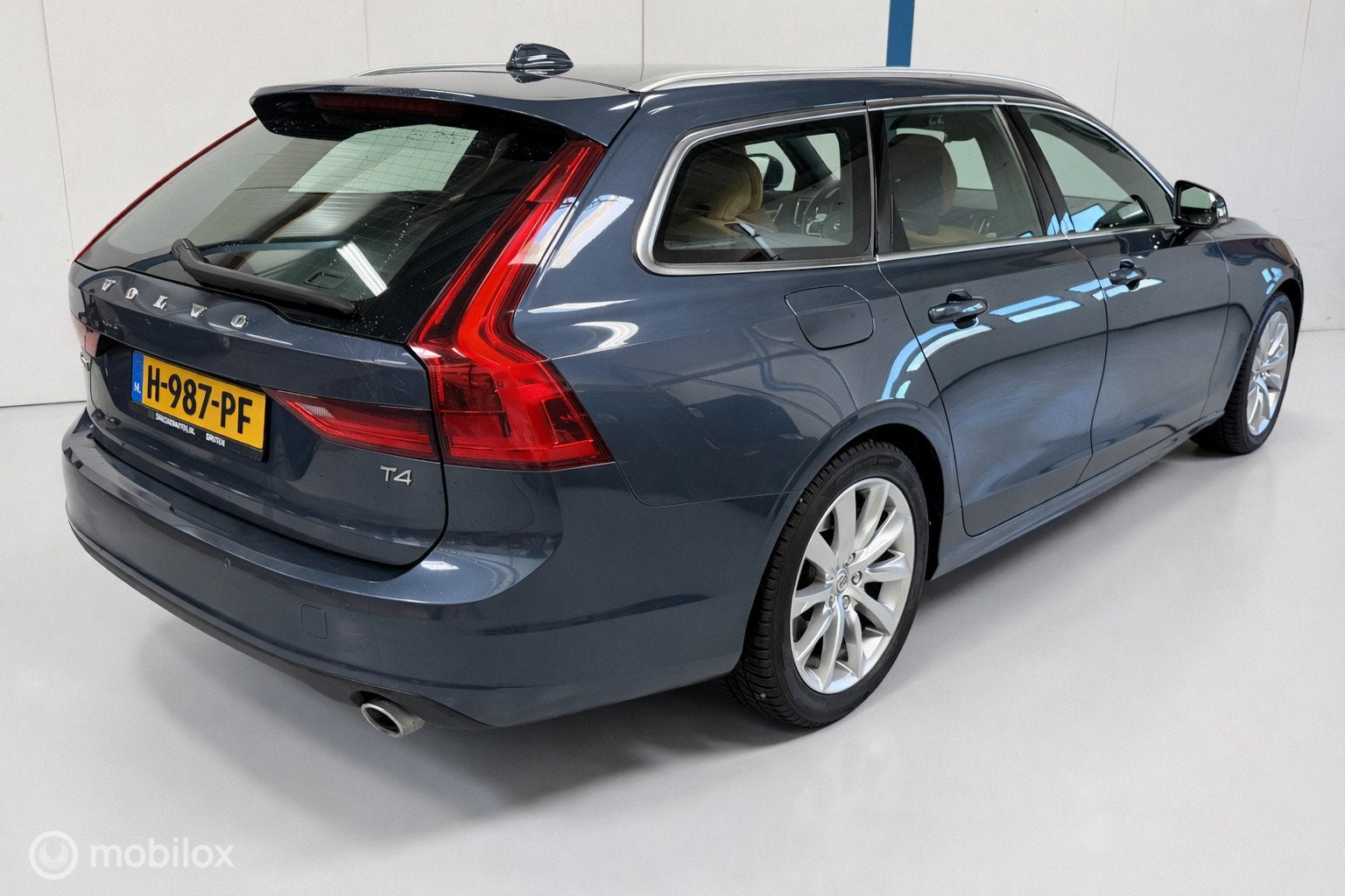Volvo V90 2.0 T4 Momentum Pro LEER/CARPLAY/TREKHAAK, Auto's, Volvo, Euro 6, 1969 cc, Blauw, 1616 kg
