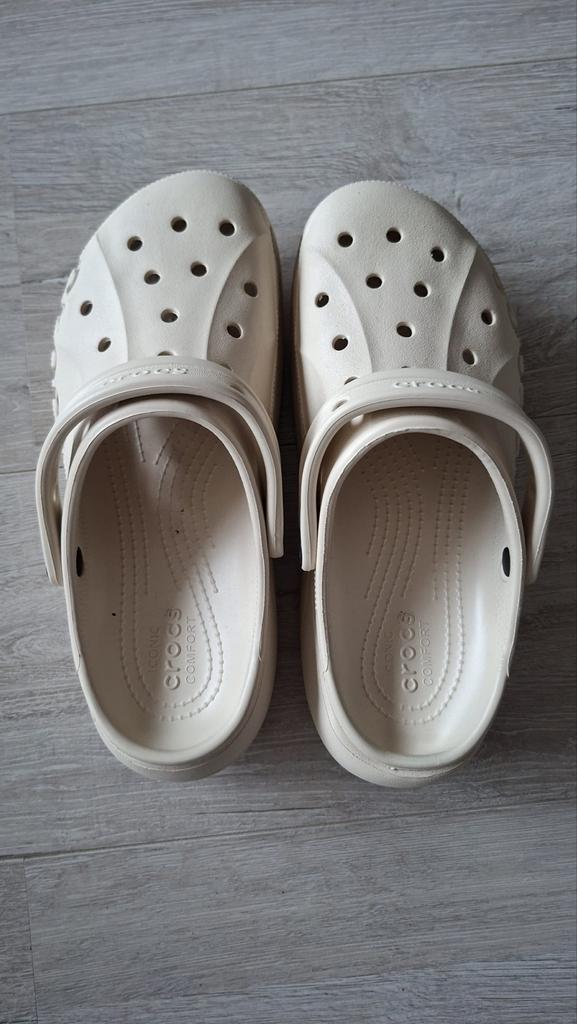 Crocs creme kleurig maat 39/40, Kleding | Dames, Schoenen, Ophalen of Verzenden, Zo goed als nieuw, Beige, Sandalen of Muiltjes